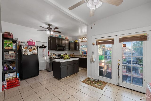 1919 Maple Avenue, Bakersfield, CA 93304