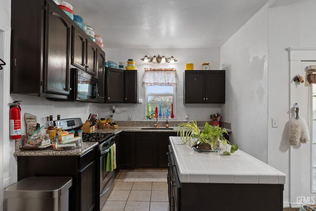 1919 Maple Avenue, Bakersfield, CA 93304