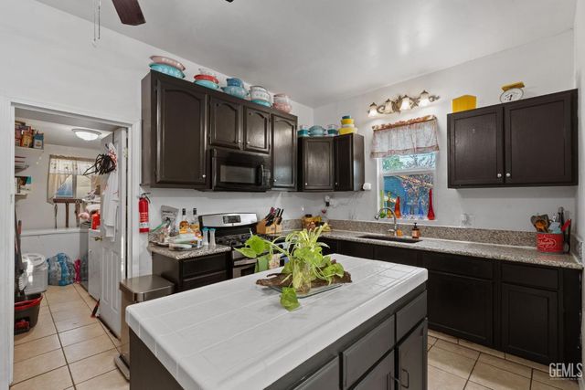 1919 Maple Avenue, Bakersfield, CA 93304