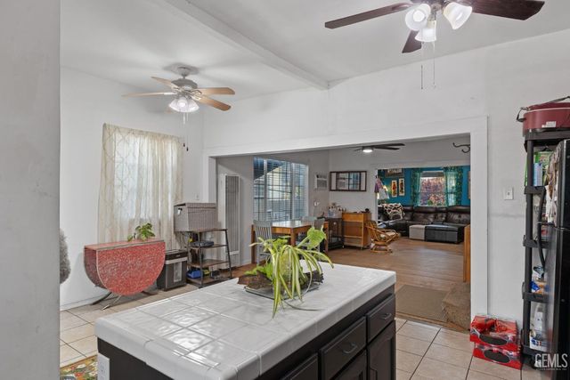 1919 Maple Avenue, Bakersfield, CA 93304