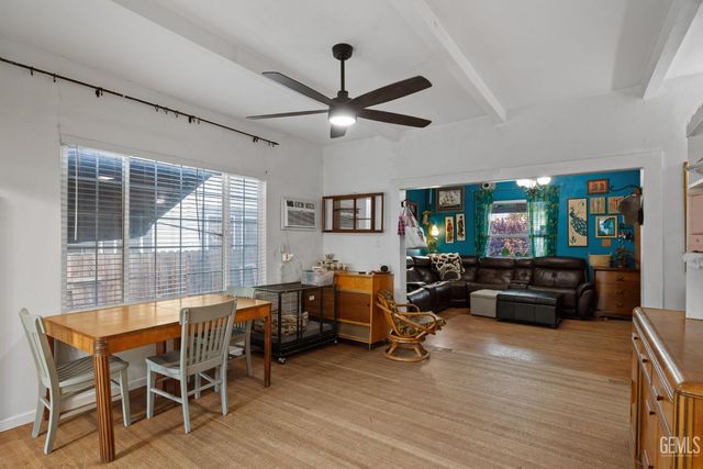 1919 Maple Avenue, Bakersfield, CA 93304