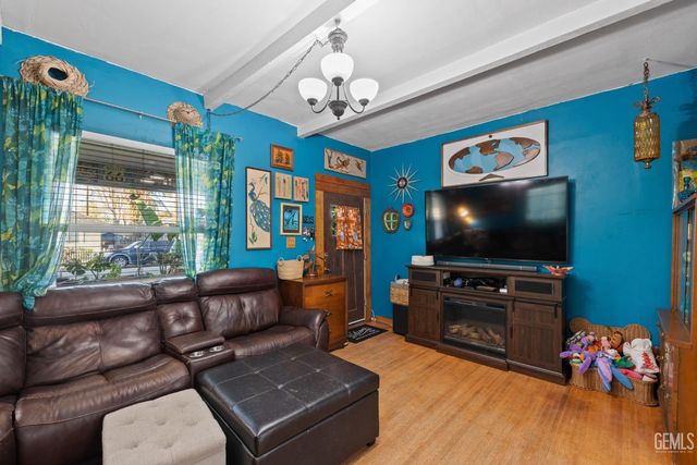 1919 Maple Avenue, Bakersfield, CA 93304