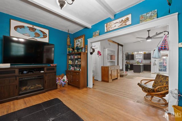 1919 Maple Avenue, Bakersfield, CA 93304