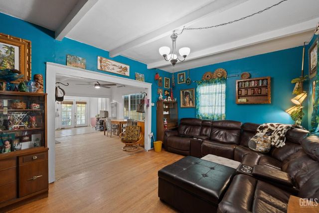 1919 Maple Avenue, Bakersfield, CA 93304