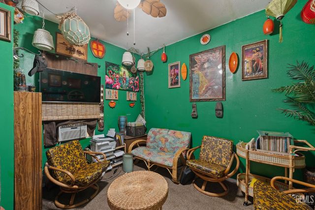 1919 Maple Avenue, Bakersfield, CA 93304