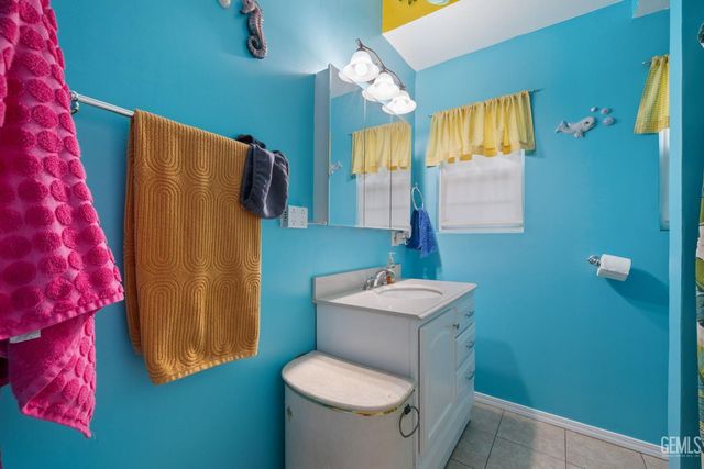 1919 Maple Avenue, Bakersfield, CA 93304