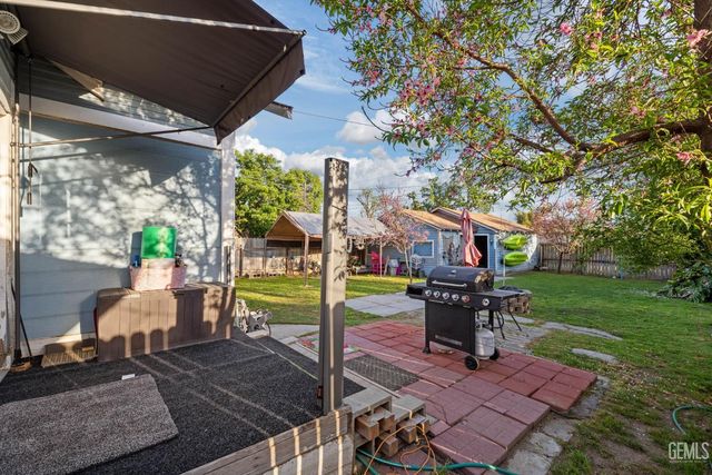 1919 Maple Avenue, Bakersfield, CA 93304