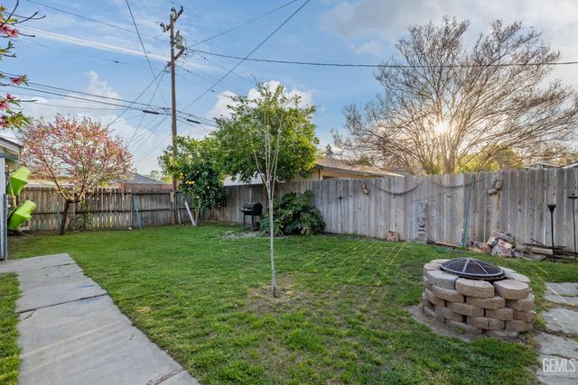 1919 Maple Avenue, Bakersfield, CA 93304
