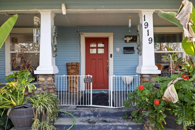 1919 Maple Avenue, Bakersfield, CA 93304