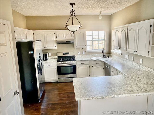 9515 E 99th Place, Tulsa, OK 74133