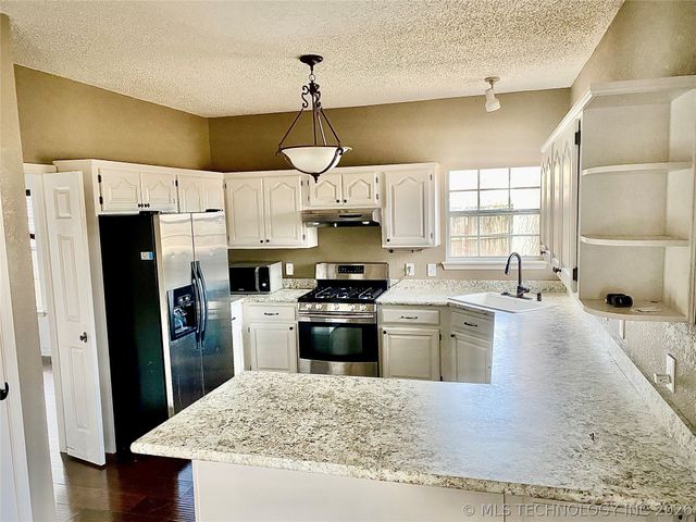 9515 E 99th Place, Tulsa, OK 74133