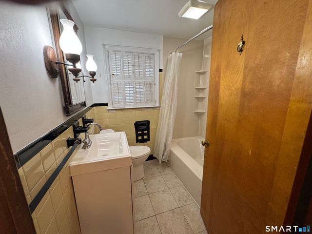 43 Sycamore Road, Milford, CT 06460