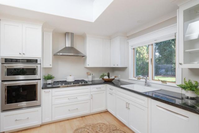 725 Panchita Way, Los Altos, CA 94022