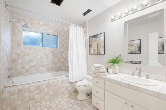 725 Panchita Way, Los Altos, CA 94022