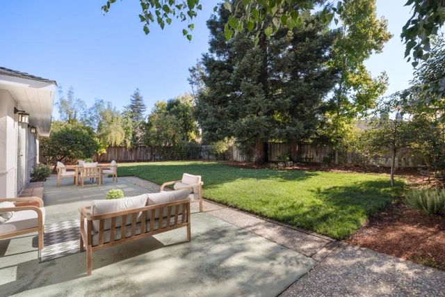725 Panchita Way, Los Altos, CA 94022