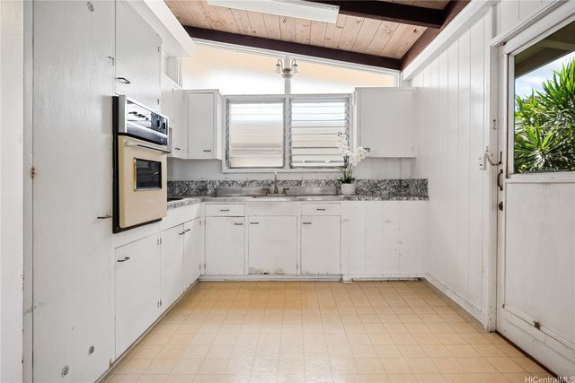 1996 Naio Street, Honolulu, HI 96817