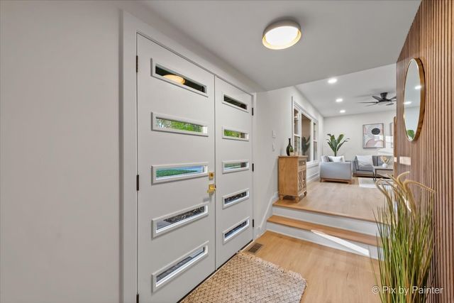 2041 Vermont Street, Rolling Meadows, IL 60008