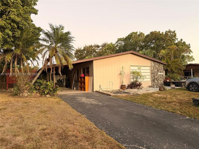 15801 SW 99th Pl, Miami, FL 33157