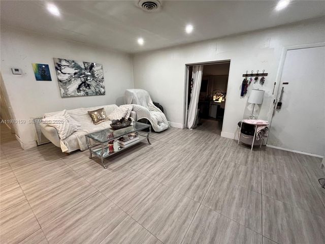 15801 SW 99th Pl, Miami, FL 33157