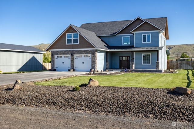 3266 Creek Flats Lane, Yakima, WA 98903