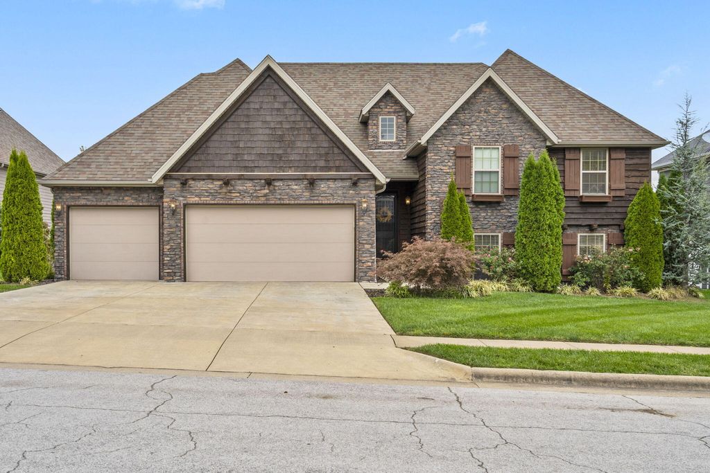 409 West Landsdowne Drive, Ozark, MO 65721