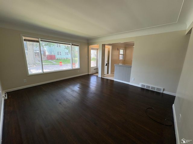 25 W Auburn Street, Ecorse, MI 48229