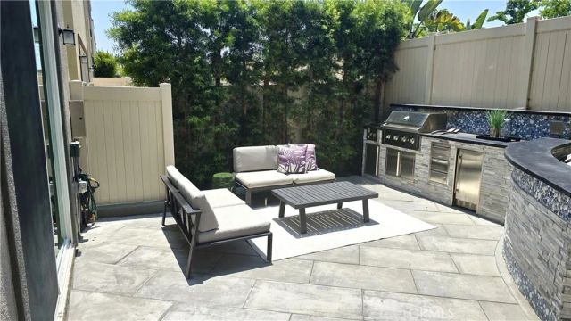 533 Daniel Freeman Circle, Inglewood, CA 90301