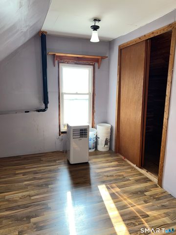 58 Ashworth Street, Manchester, CT 06040