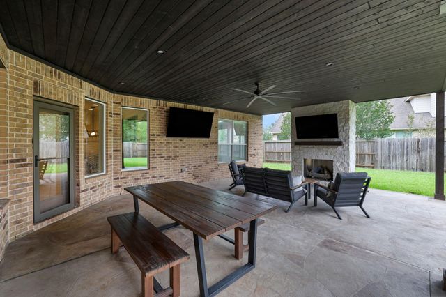 15610 Summer Heath Court, Houston, TX 77044