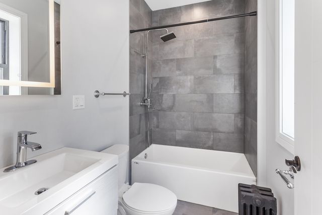 1062 W Glenlake Avenue 2, Chicago, IL 60660