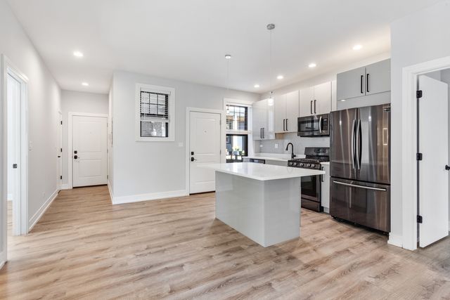 1062 W Glenlake Avenue 2, Chicago, IL 60660