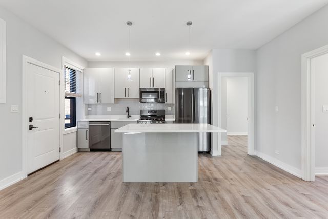 1062 W Glenlake Avenue 2, Chicago, IL 60660