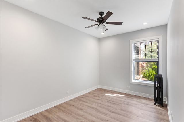 1062 W Glenlake Avenue 2, Chicago, IL 60660