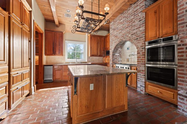 5806 Highland Rd, Baton Rouge, LA 70808