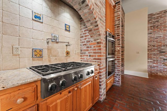 5806 Highland Rd, Baton Rouge, LA 70808