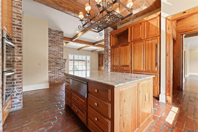 5806 Highland Rd, Baton Rouge, LA 70808