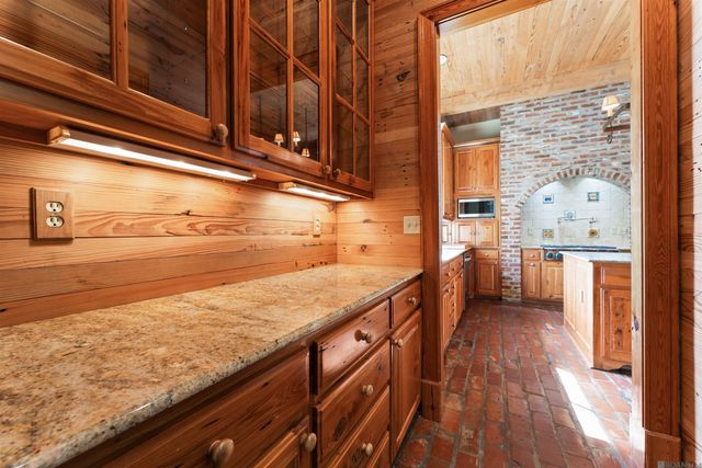 5806 Highland Rd, Baton Rouge, LA 70808