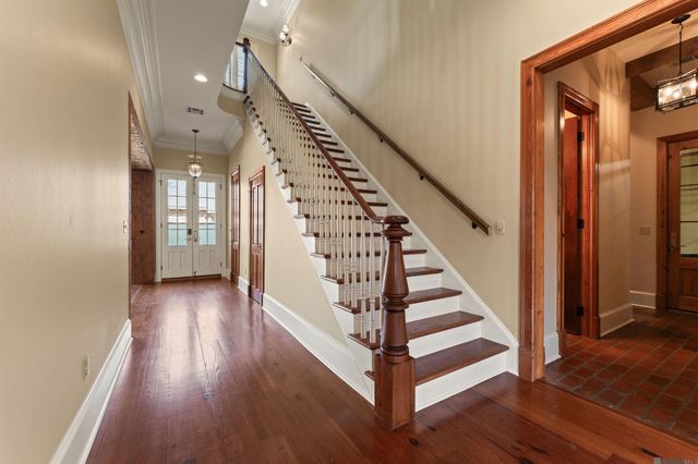 5806 Highland Rd, Baton Rouge, LA 70808