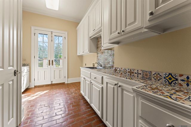 5806 Highland Rd, Baton Rouge, LA 70808