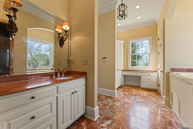 5806 Highland Rd, Baton Rouge, LA 70808