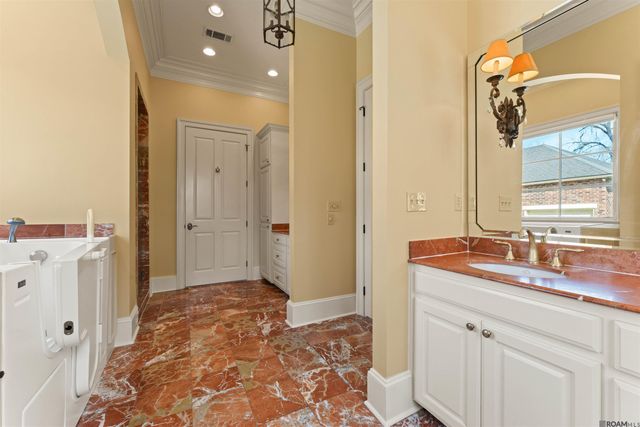 5806 Highland Rd, Baton Rouge, LA 70808