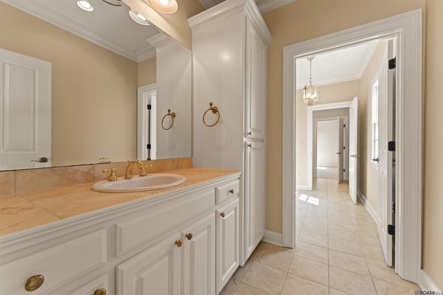 5806 Highland Rd, Baton Rouge, LA 70808