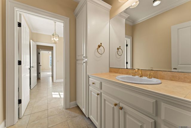 5806 Highland Rd, Baton Rouge, LA 70808