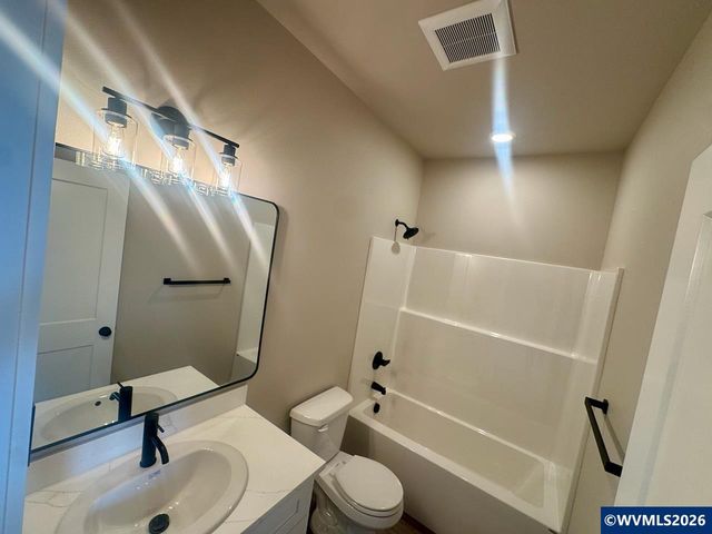 196 Gwinn St E, Monmouth, OR 97361