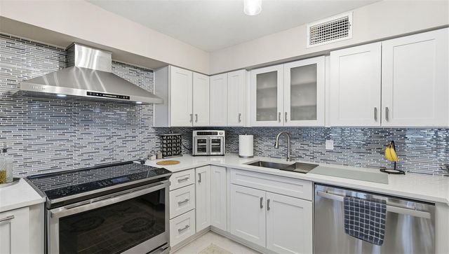 4091 50TH AVENUE S, St Petersburg, FL 33711