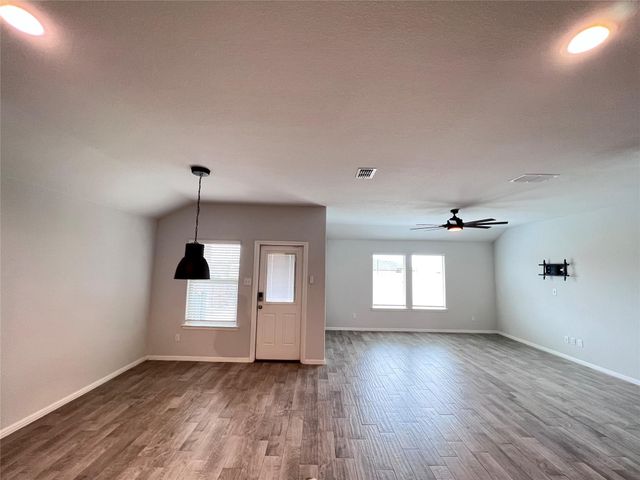 9301 Hill Topper Trail, Fort Worth, TX 76131