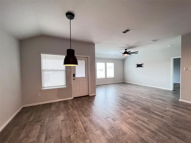 9301 Hill Topper Trail, Fort Worth, TX 76131