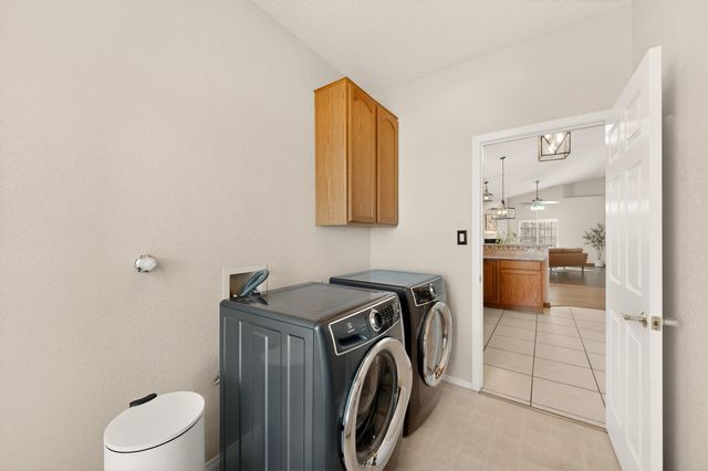 7320 Wild Olive Avenue NE, Albuquerque, NM 87113