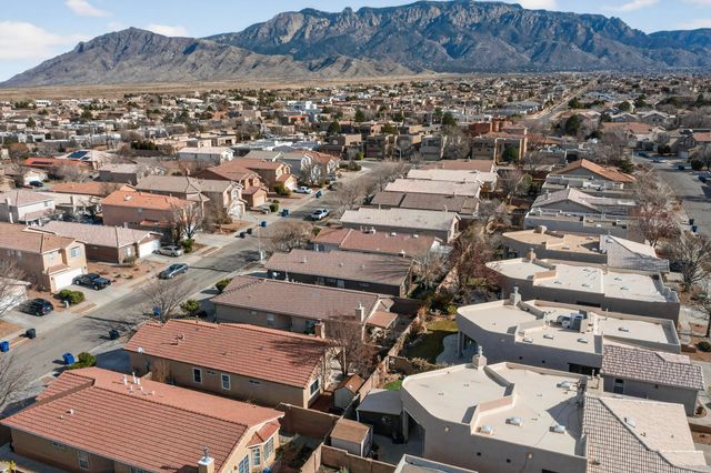 7320 Wild Olive Avenue NE, Albuquerque, NM 87113