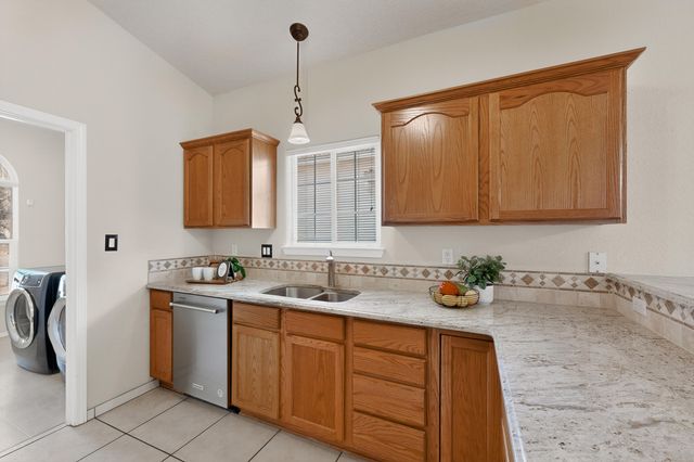 7320 Wild Olive Avenue NE, Albuquerque, NM 87113